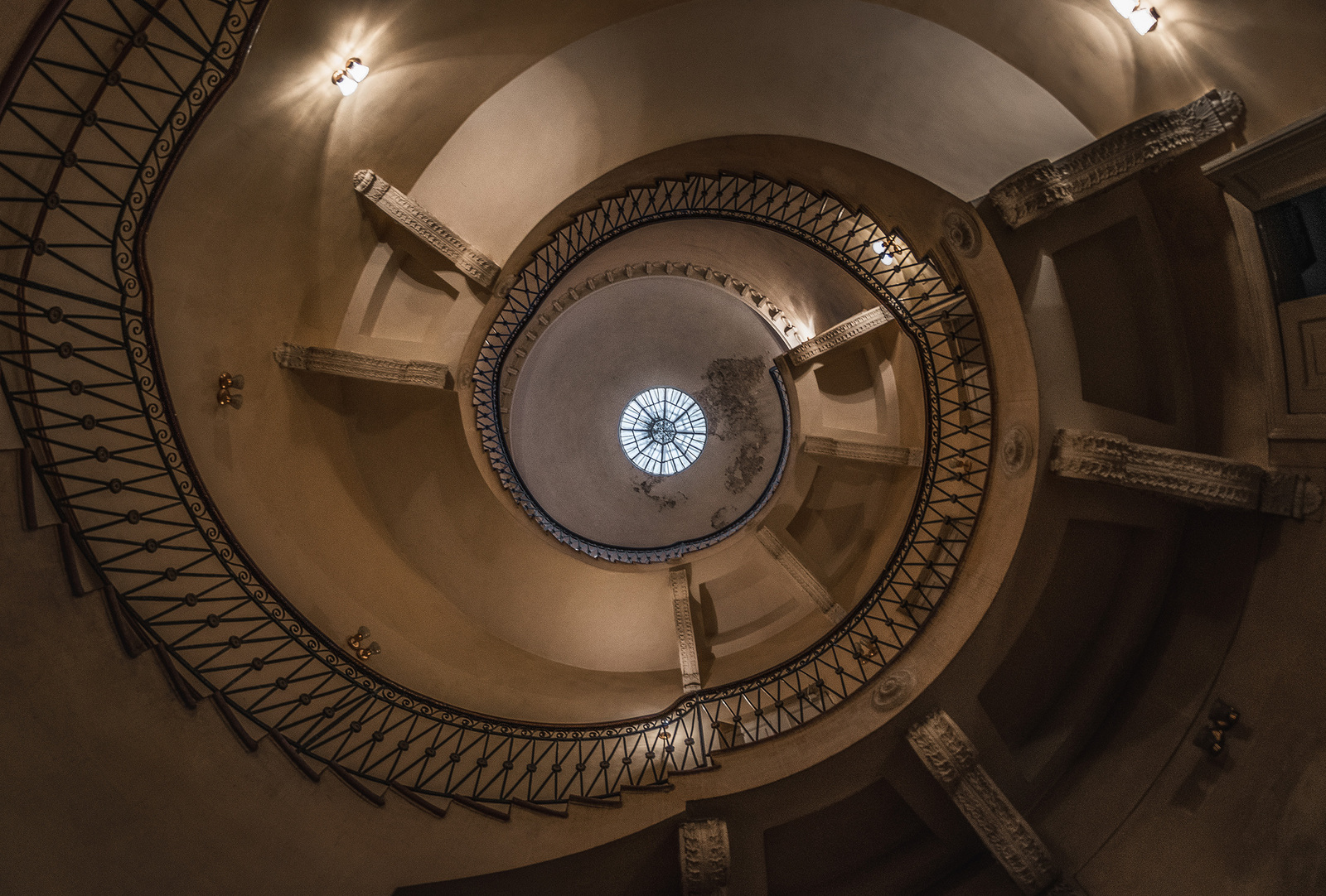 Magnificent front stairs of St. Petersburg - My, Saint Petersburg, Entrance, Caracole, Stairs, Longpost