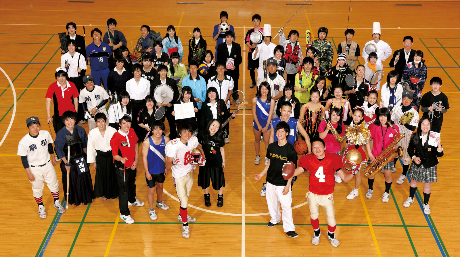 Школы японии видео. Старшая средняя школа в Японии. Японские школьные кружки. Школьные кружки в Японии. Спортивный кружок в Японии.