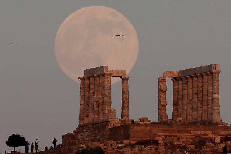 Full moon over Athens - The photo, moon