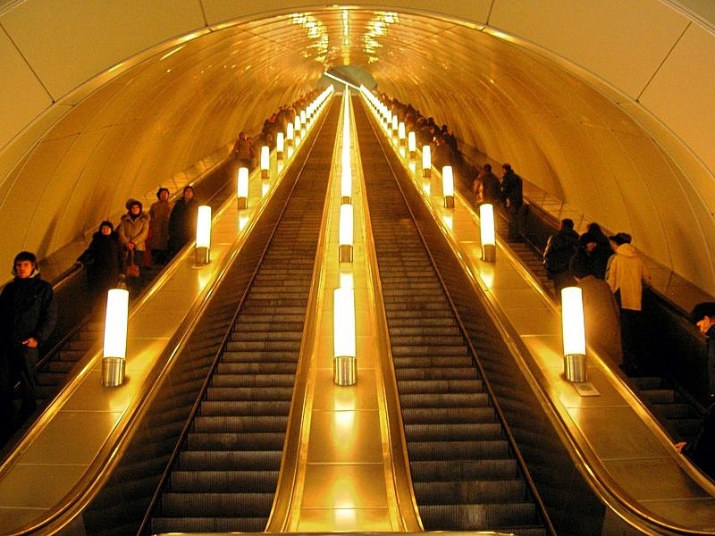 A three-year-old girl was pulled into an escalator in the Moscow metro. - , news, Girl, Escalator, Metro, Moscow Metro