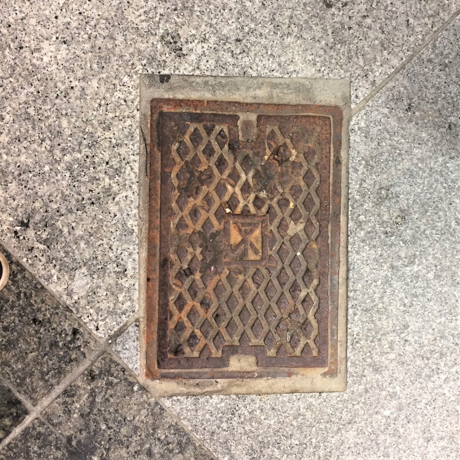 We look under our feet: sewer manholes of Japan - My, Japan, Under your feet, ordinary things, Luke, Travels, Osaka, Kyoto, Longpost