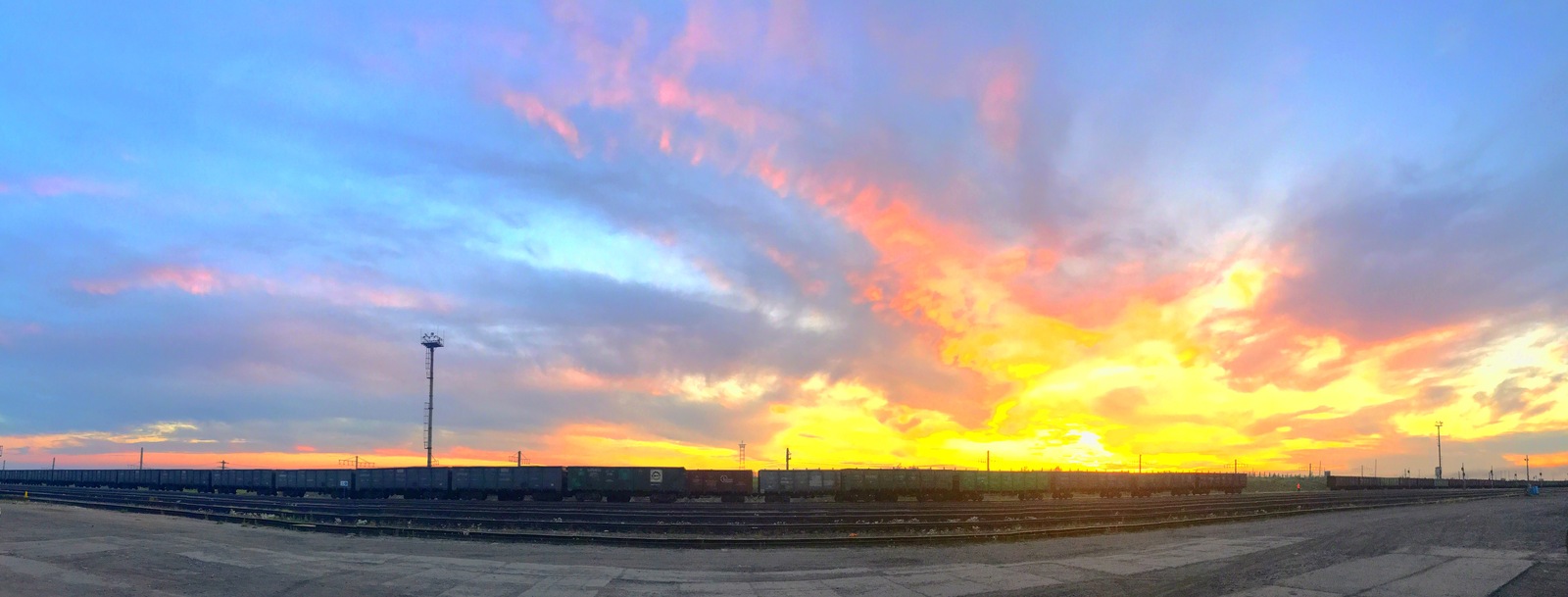 northern sunset - My, Sunset, Vorkuta, Railway, 