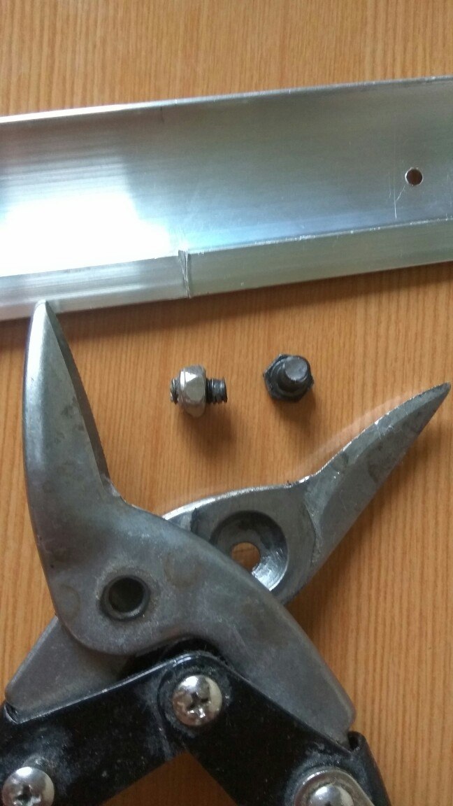 Metal shears bit through a steel centering bolt instead of a thin aluminum nut - My, Repair, Metal scissors, Fatigue of metal