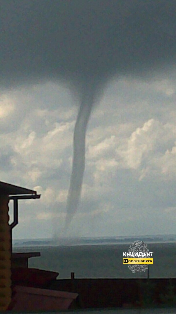 Waterspout last night in the Novosibirsk reservoir near the village of Bystrovka, Novosibirsk region. - Novosibirsk, Tornado, Ob Reservoir, Fear, Natural phenomena, Longpost, Shitty weather