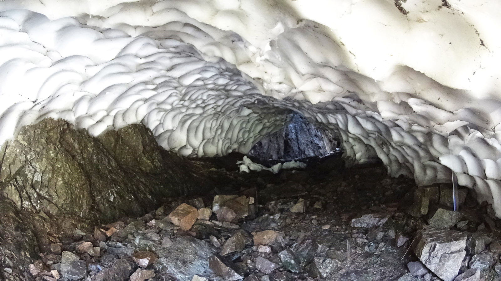 Ледяная пещера Алматы