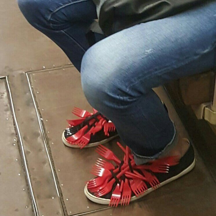 Why don't you step on your feet in the subway? - Metro, Legs, Fork, Oddities