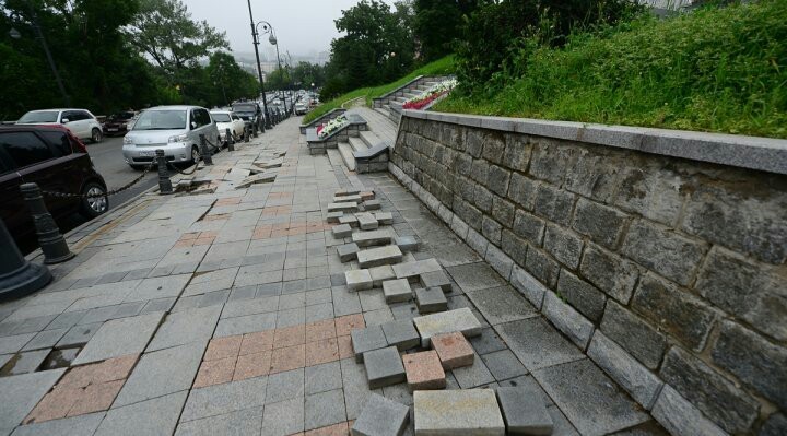 Offensive inscription laid out of the floated paving stones in Vladivostok - Vladivostok, Paving stones, Mat