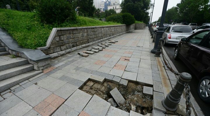 Offensive inscription laid out of the floated paving stones in Vladivostok - Vladivostok, Paving stones, Mat