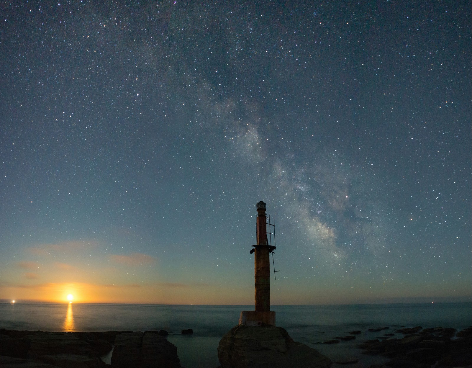 moonrise and milky way - Astrophoto, Vladivostok, Primorsky Krai, Дальний Восток, moon, Milky Way, Russian island