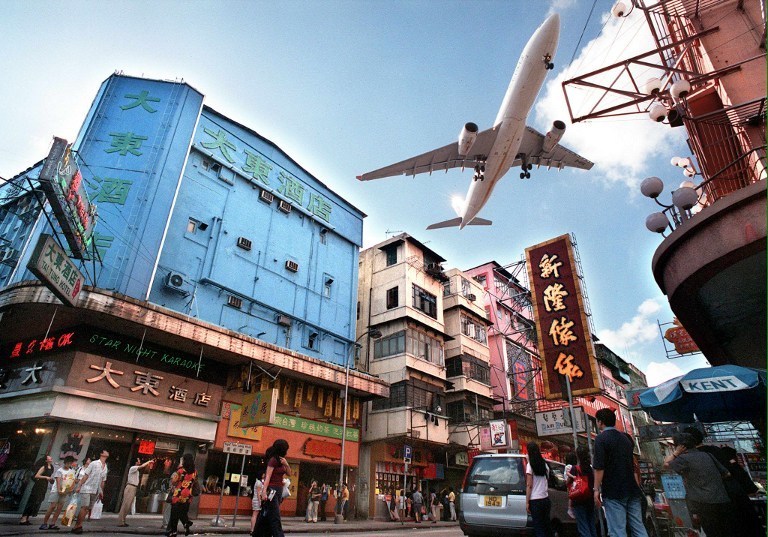 'I don't know how many times we almost touched the rooftops before we landed': the story of Hong Kong's incredible airport - Airplane, Hong Kong, The airport, Video, Longpost