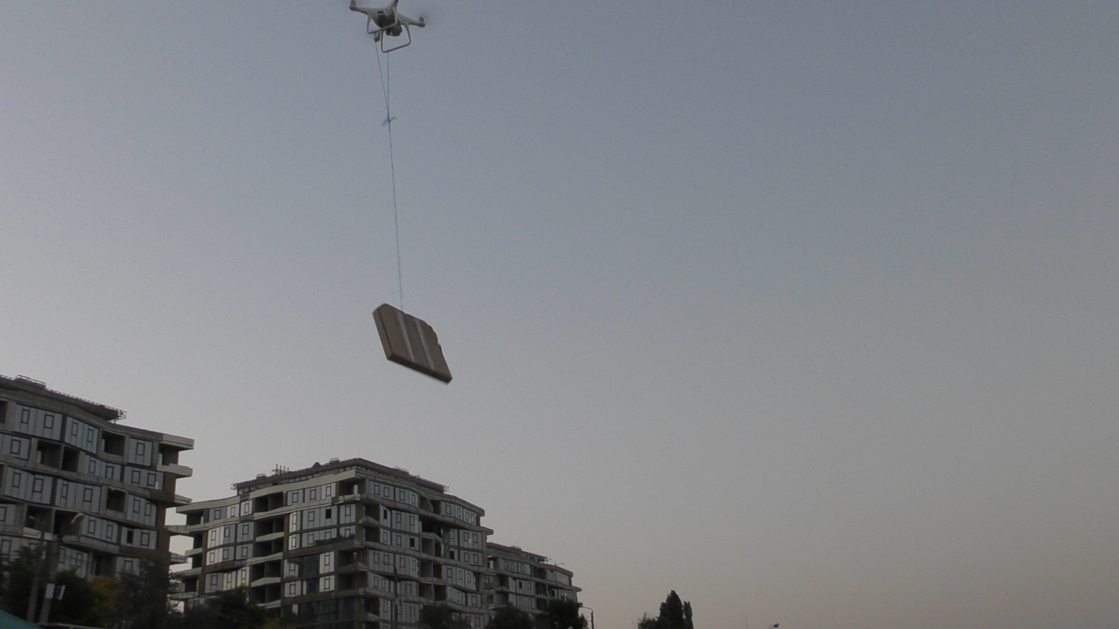 Delivery of Pizza by Quadcopter! Filmed a video clip on the beach for a children's YouTube channel. Link will be in the comments! - My, Drone, Quadcopter, DJI Phantom, Prank, Humor, Longpost