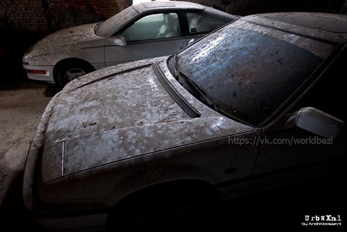 Abandoned garage with cars (Belgium, Heist-op-den-Berg). - Garage, A world without people, Abandoned, Longpost