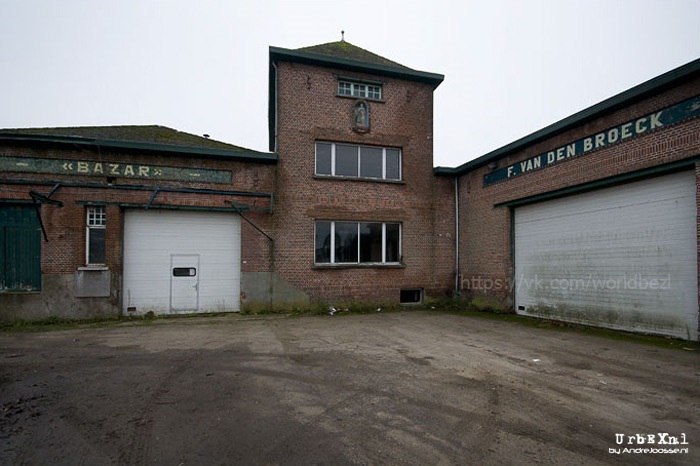 Abandoned garage with cars (Belgium, Heist-op-den-Berg). - Garage, A world without people, Abandoned, Longpost