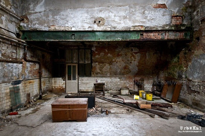 Abandoned garage with cars (Belgium, Heist-op-den-Berg). - Garage, A world without people, Abandoned, Longpost