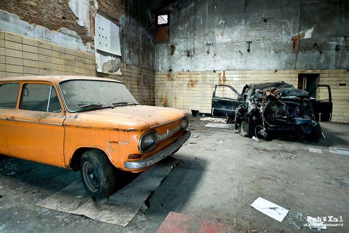 Abandoned garage with cars (Belgium, Heist-op-den-Berg). - Garage, A world without people, Abandoned, Longpost