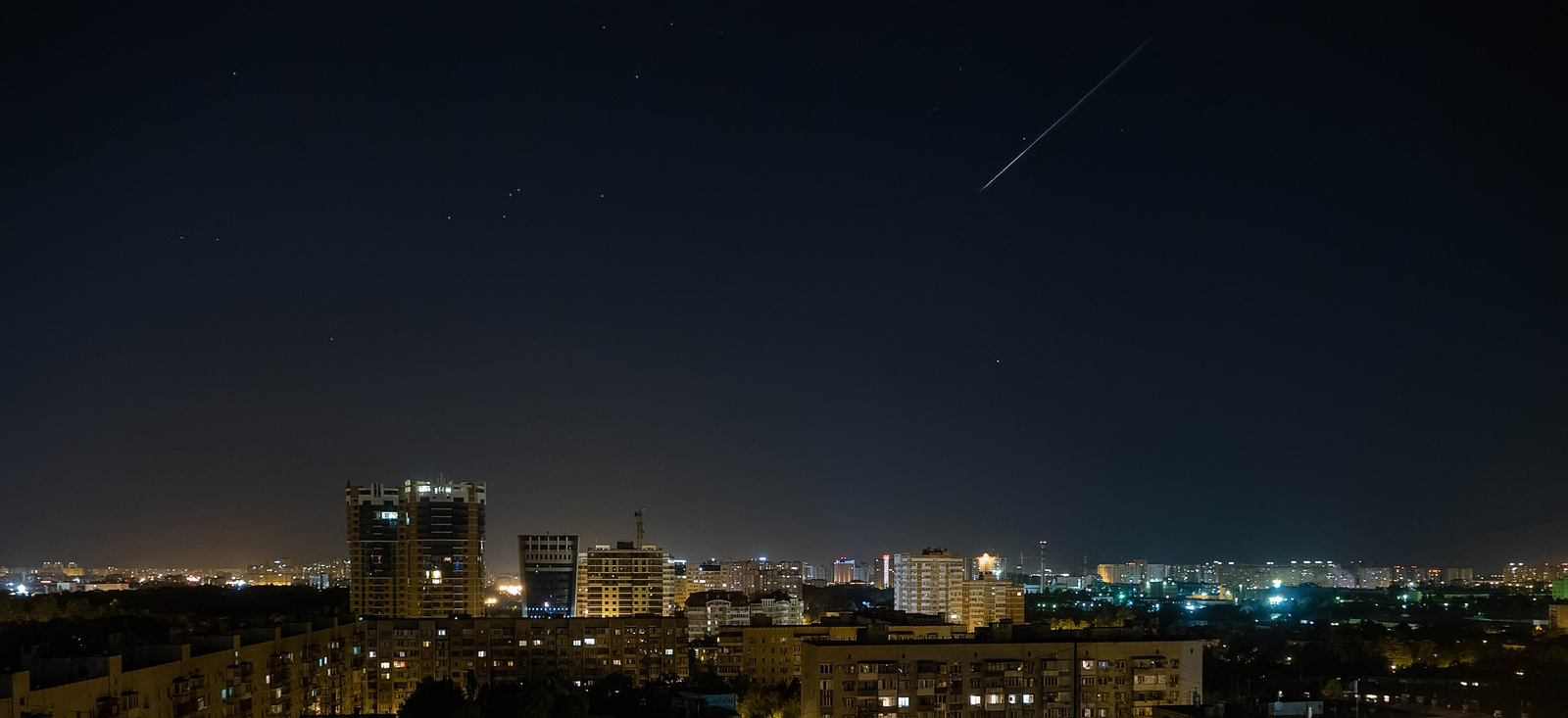 Futile attempts to film the Perseid meteor shower over the city - My, Krasnodar, Starfall, Perseids, Night city, Starry sky, Olympus