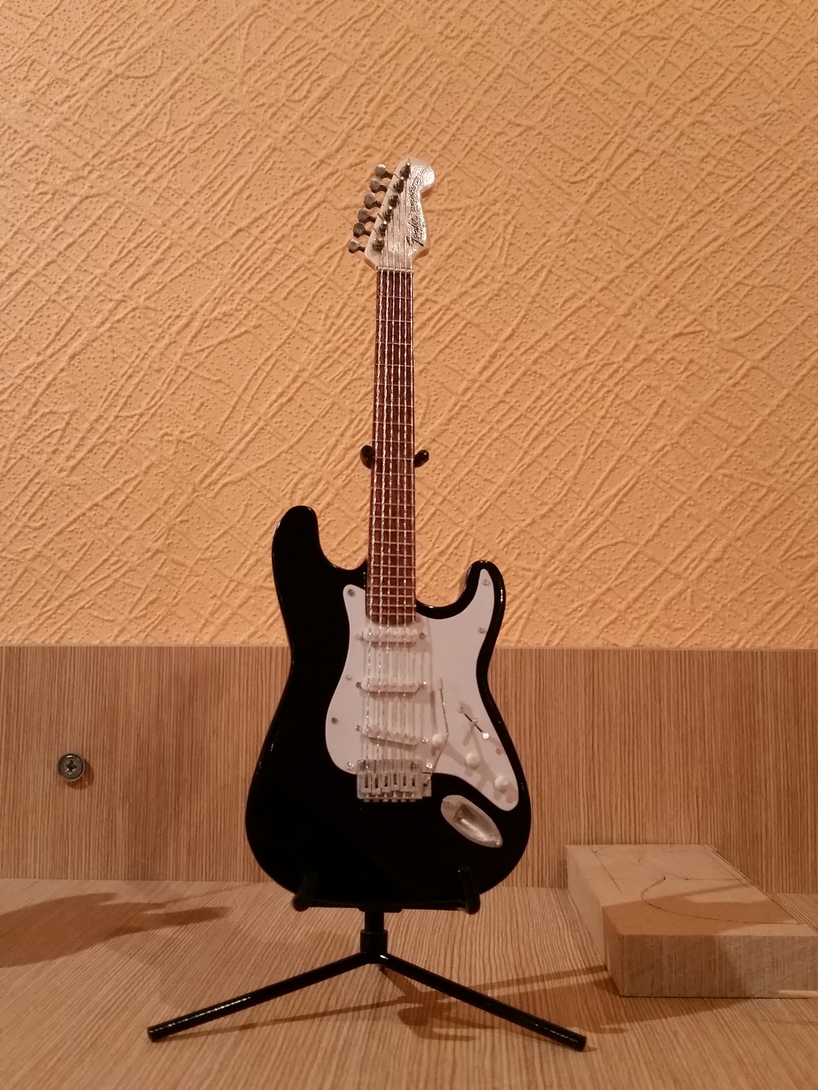 Мини гитара Fender Stratocaster | Пикабу