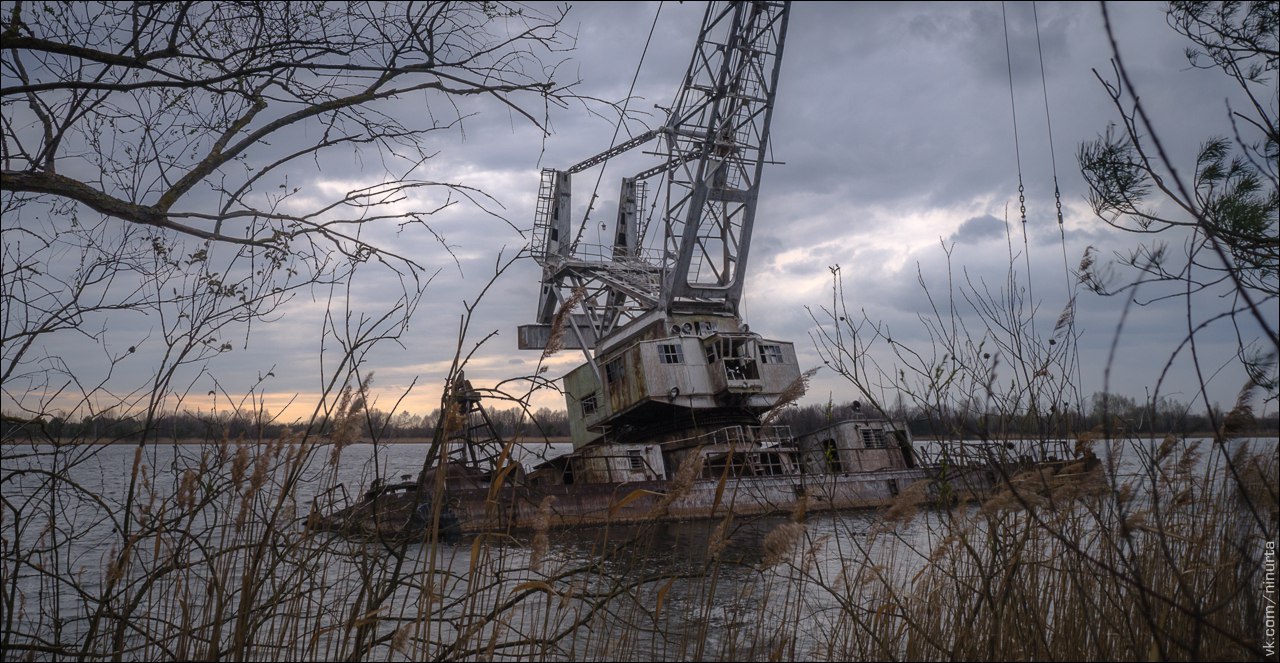 Cargo port of Pripyat. - My, Urbanphoto, Stalker, Pripyat, Post apocalypse, Port, Harbour crane, Zuo, Tap, Video, Longpost