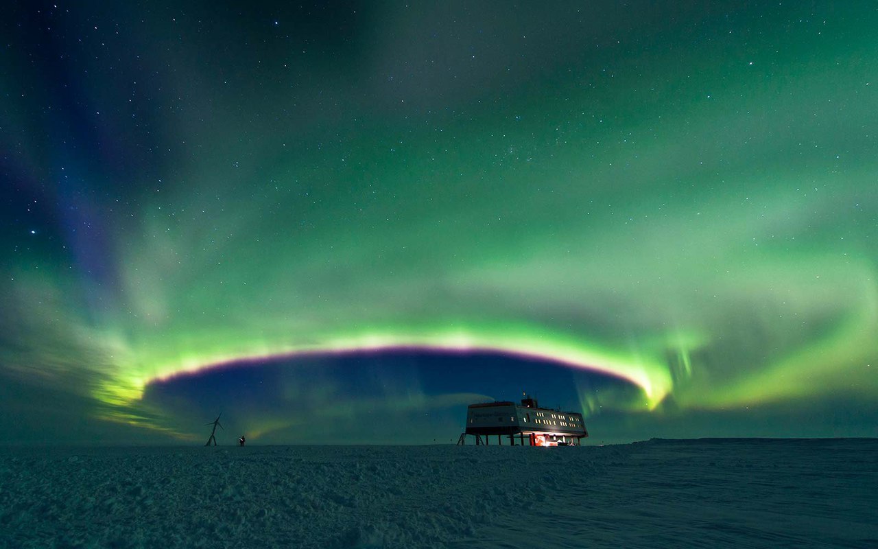 Research base in Antarctica - Polar Lights, Antarctica