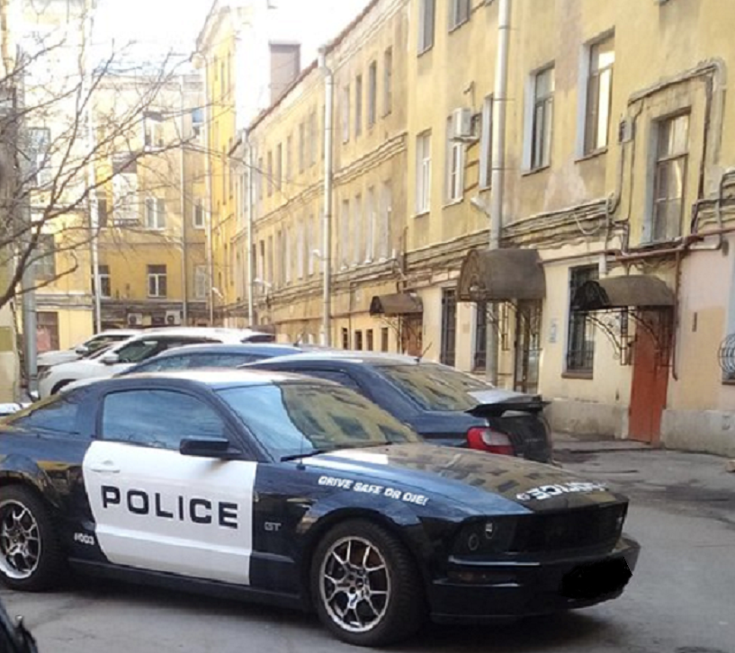 Peter. Yard. Car. - My, Saint Petersburg, Car, Courtyard