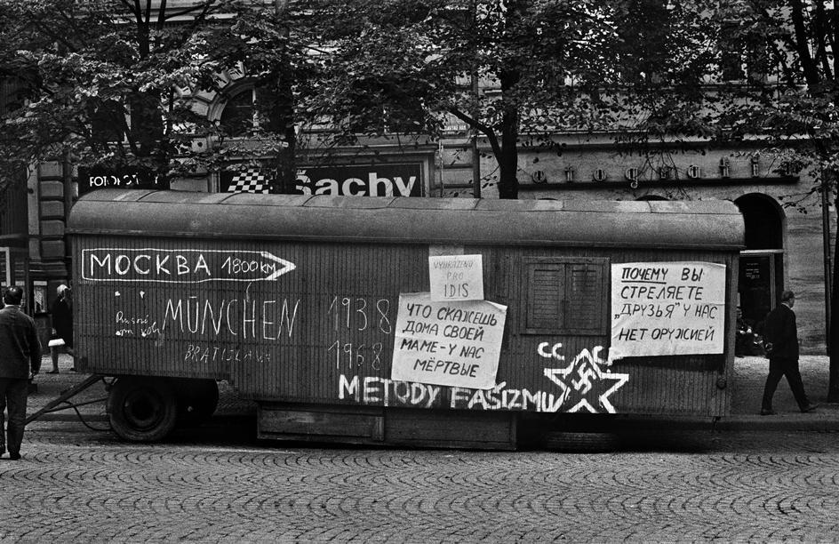 On August 21, 1968, the Soviet troops invaded Czechoslovakia. There are no countries, but the photo remains. - the USSR, Czechoslovakia, Invasion, Story, From the network, Longpost