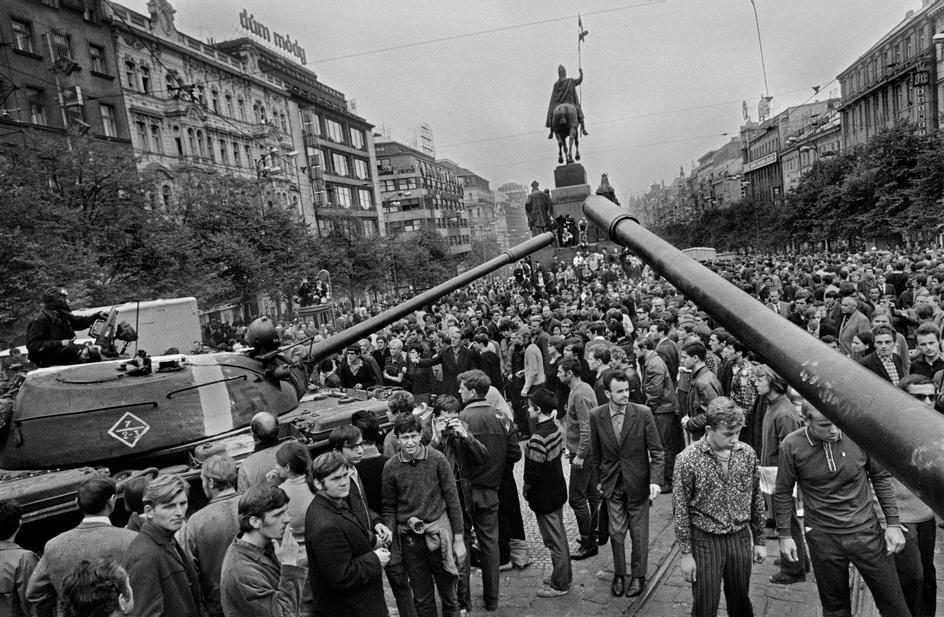 On August 21, 1968, the Soviet troops invaded Czechoslovakia. There are no countries, but the photo remains. - the USSR, Czechoslovakia, Invasion, Story, From the network, Longpost