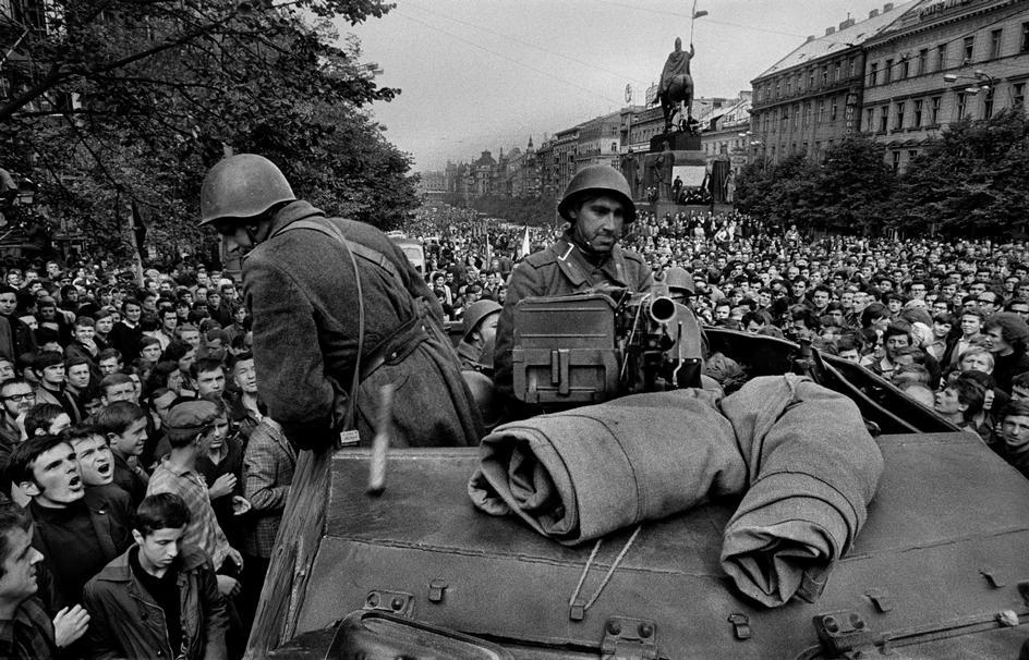 On August 21, 1968, the Soviet troops invaded Czechoslovakia. There are no countries, but the photo remains. - the USSR, Czechoslovakia, Invasion, Story, From the network, Longpost