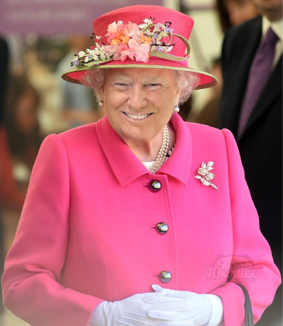 With a slight movement, the queen turns ... - Donald Trump, Queen Elizabeth, Photoshop, In contact with, Longpost, Queen Elizabeth II, Face