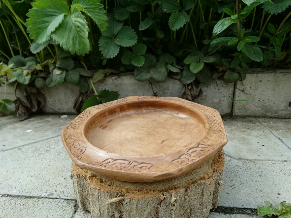 Pear wood bowl with elements of Celtic ornament - My, Wood carving, Handmade, Celtic pattern, Bowl made of wood, Turning machine, Tree, Longpost