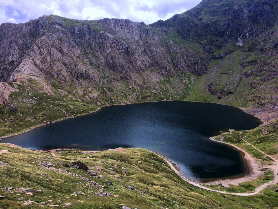 Mountain lake on the way to Snowdon, Wales - My, The photo, Nature, The mountains, Wales, Great Britain, Lake, The shape of the heart