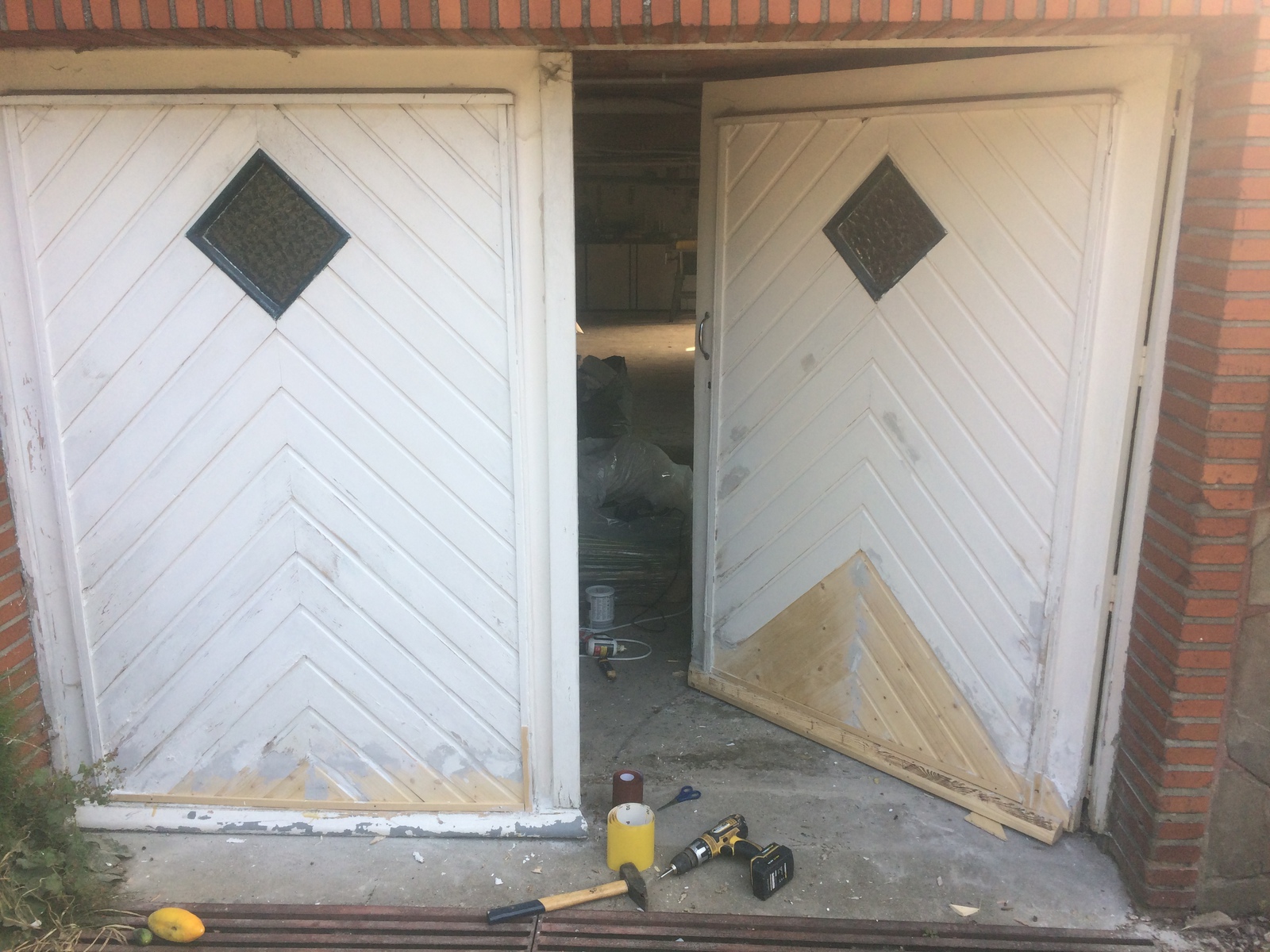 Repair by female hands: I restore wooden doors in the garage - My, Repair, Door, Rukozhop, Men's work with women's hands, Carpenter, Longpost