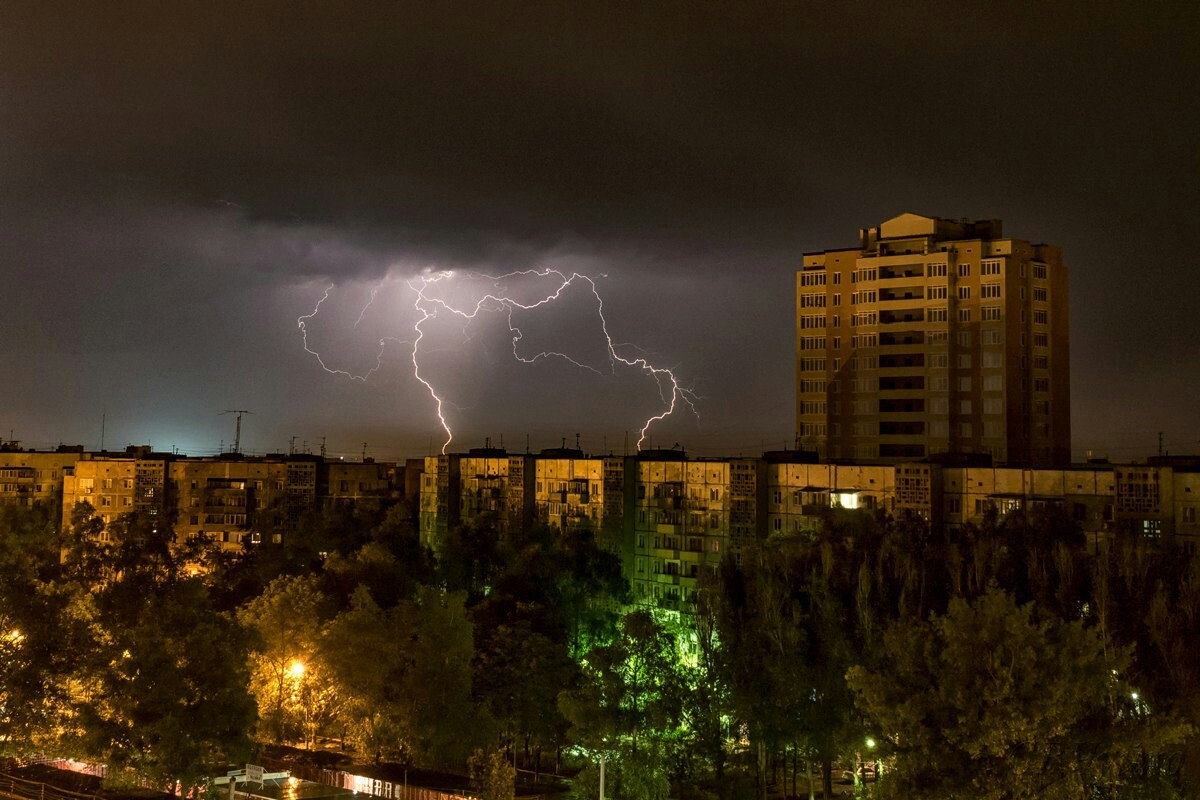 Lightning attacks Donetsk - Donetsk, Lightning, Bad weather