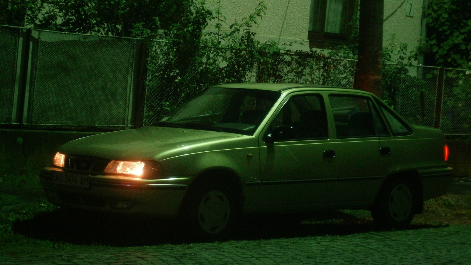 Daewoo Nexia. Classic with side lights - My, Daewoo nexia, Night shooting