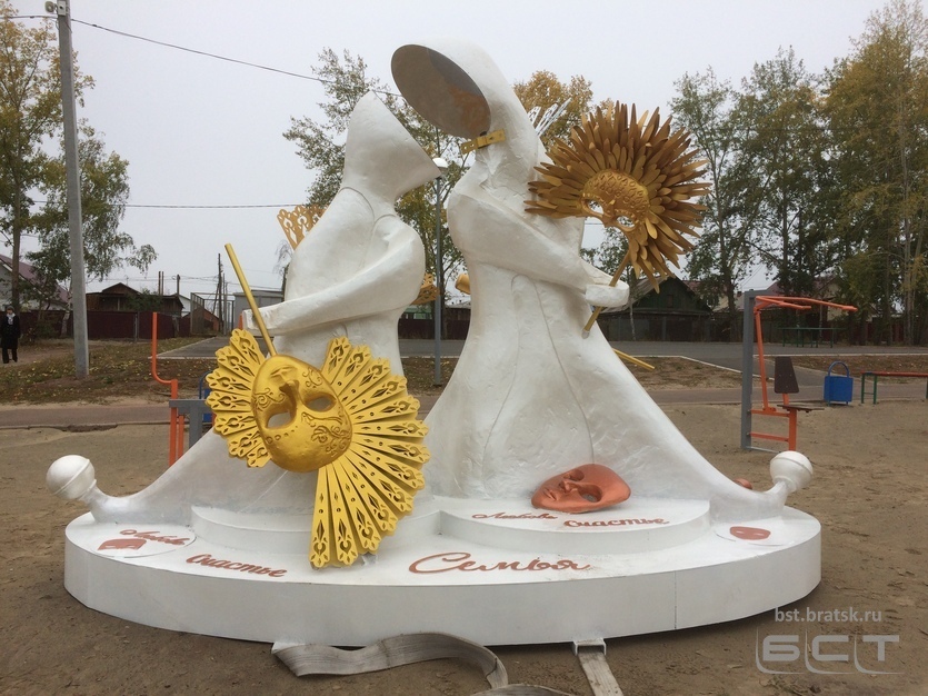 Ah, this is what Happiness looks like! - Bratsk, Sculpture, Family, Happiness, Love