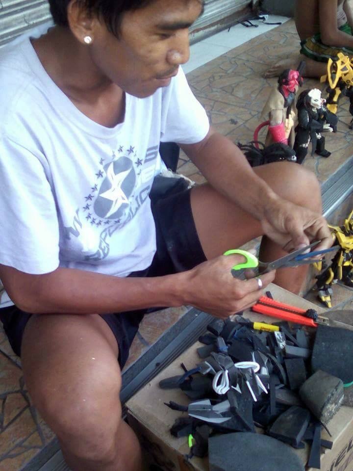 A guy from the Philippines makes and sells different figures from used flip-flops. - Flip flops, Philippines, Interesting, Longpost