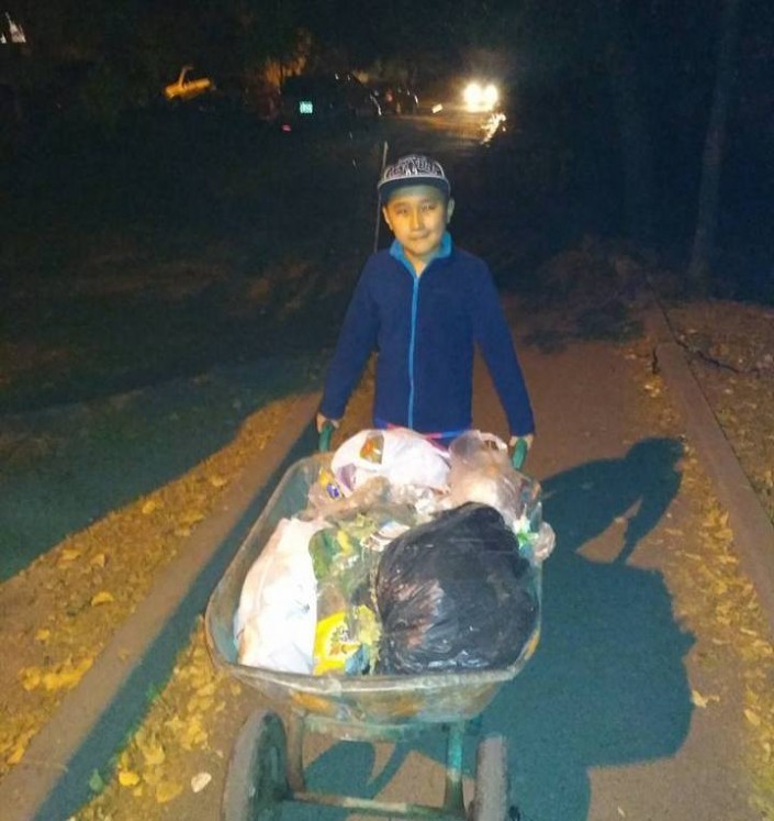 A schoolboy manually removed a mountain of rubbish from a neighboring yard in Almaty - Chistoman, Garbage, Almaty, Handsome men, Longpost