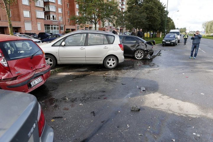 In Klaipeda, a Belarusian rammed 7 cars and disappeared. He was found and fined 5 euros - Republic of Belarus, Lithuania, Road accident, Longpost