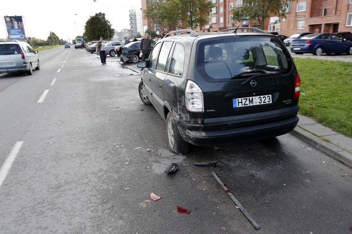 In Klaipeda, a Belarusian rammed 7 cars and disappeared. He was found and fined 5 euros - Republic of Belarus, Lithuania, Road accident, Longpost