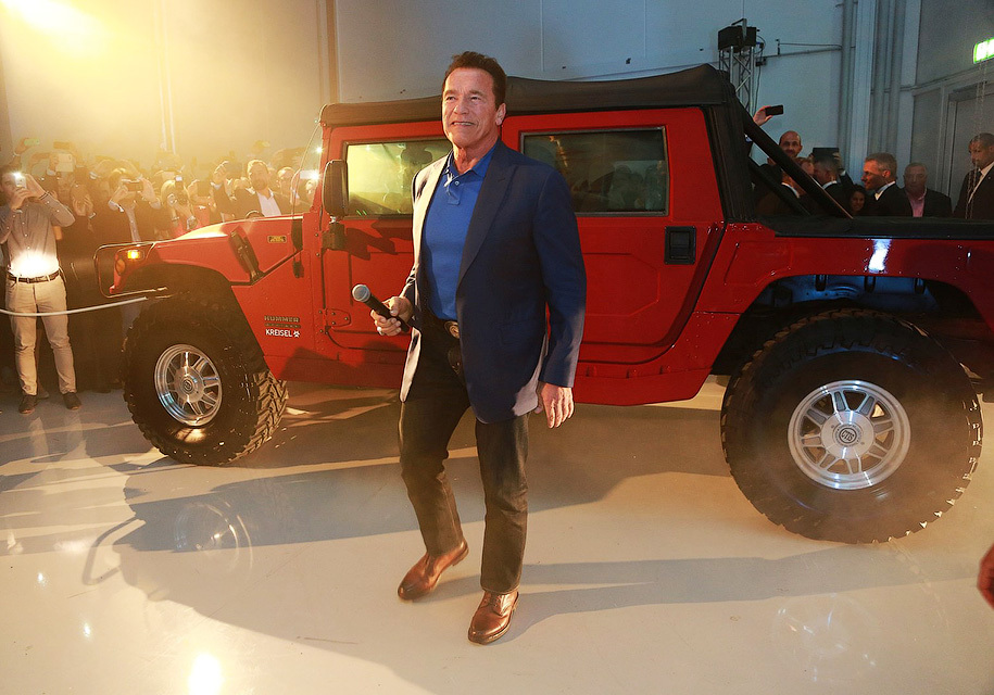 Exclusive for Arnie - Arnold Schwarzenegger, Hummer H1, Electric car, GIF