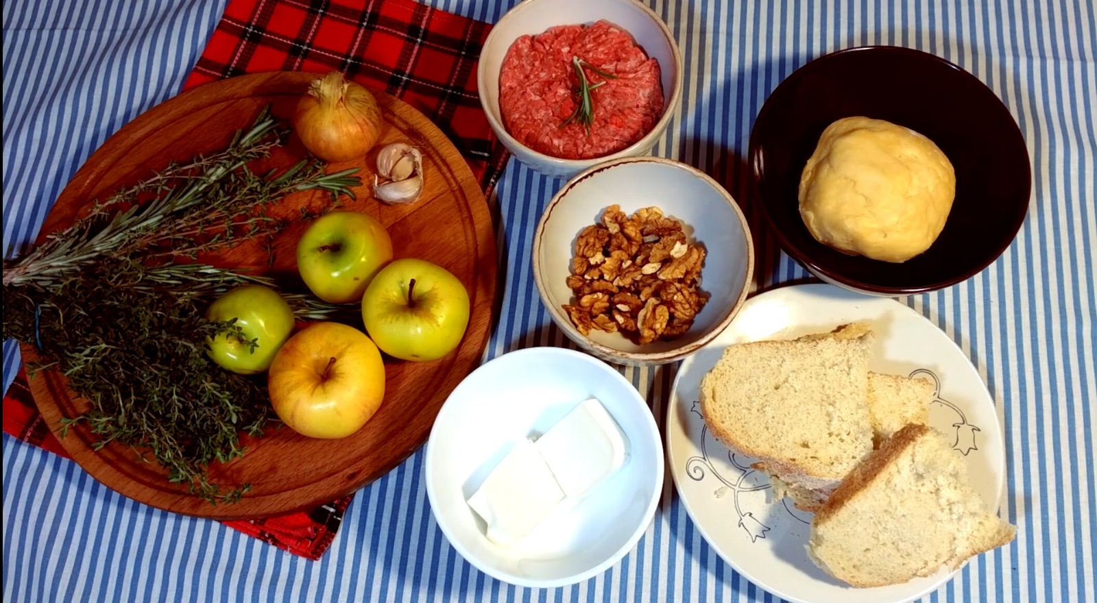 Autumn pie with pork, apples and herbs. - My, Recipe, Video recipe, Cooking, Pie, Bakery products, , , Shortcrust pastry, Video, Longpost