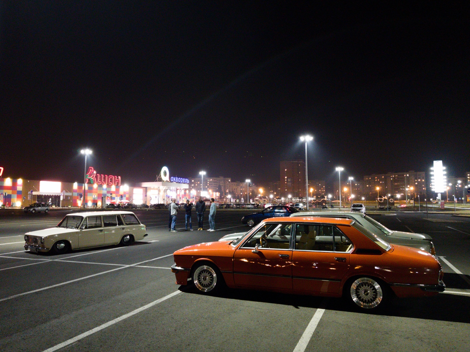 A couple of photos of German old women and an air deuce The photo was taken on Samsung Galaxy s8 plusTolyatti, Aquarelle shopping center - My, Tolyatti, Car, Car for pumping, Bmw, AvtoVAZ, Air suspension, Longpost