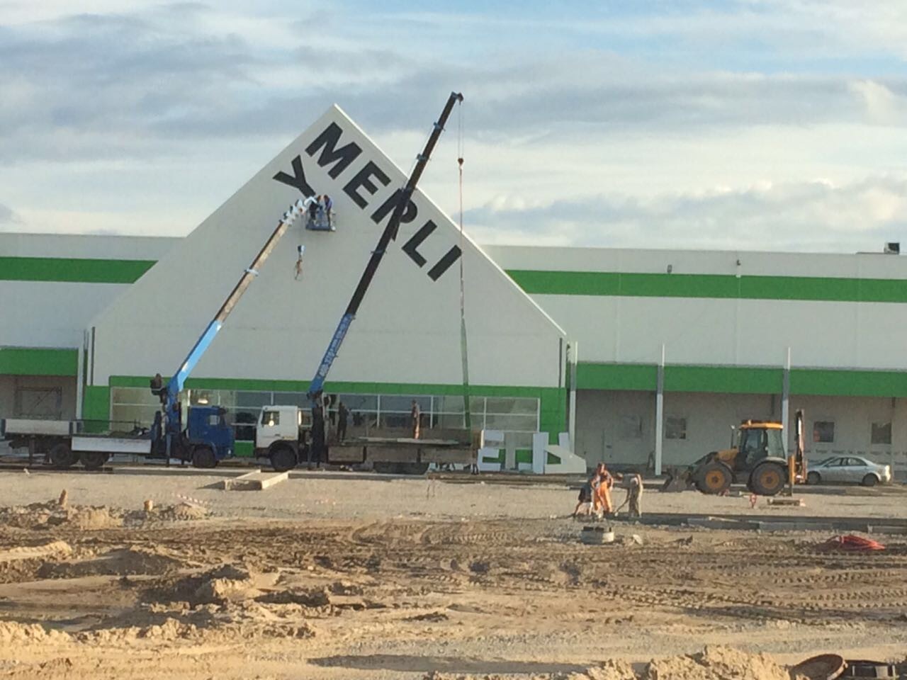 The builders are joking. Photos with a difference of 1 day - My, Arkhangelsk, Signboard, Black humor