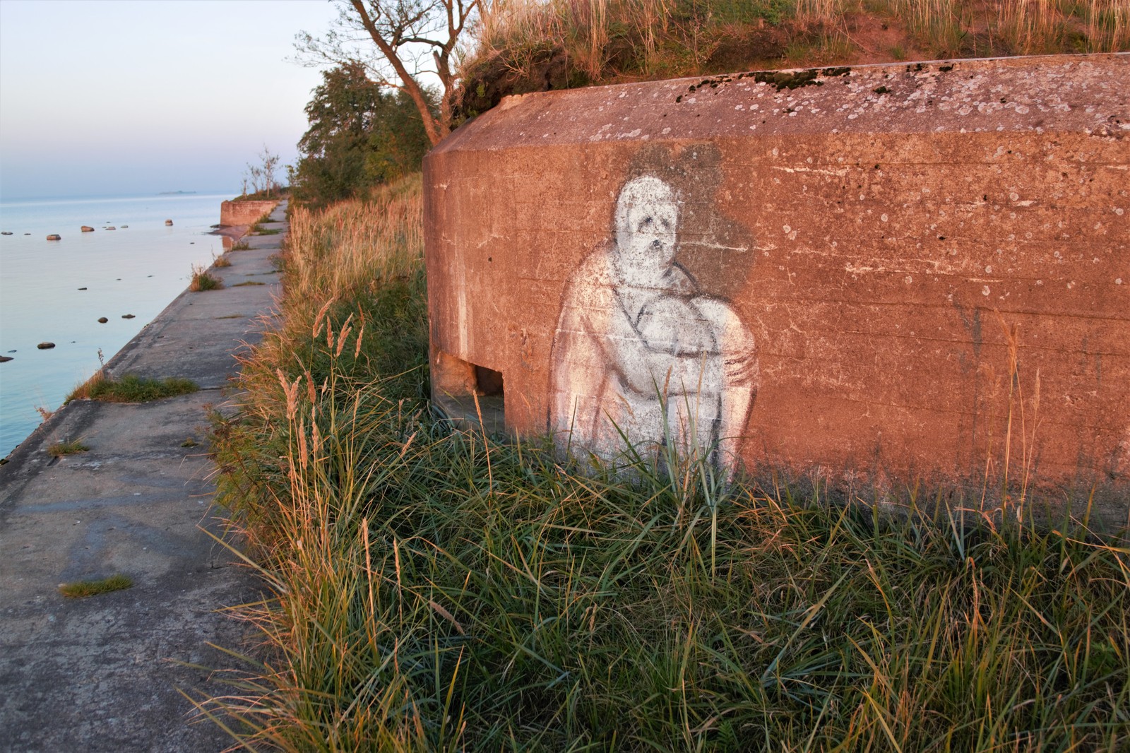 Good place for a little lonely - My, Kronstadt, Fort Reef, Graffiti, Sunset