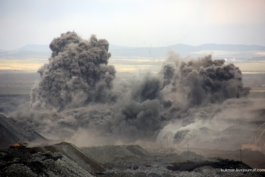 This is what an explosion with a total capacity of 2,700 tons of TNT looks like - My, Explosion, Industry, Russia, My, The photo, Giants, TNT, Longpost