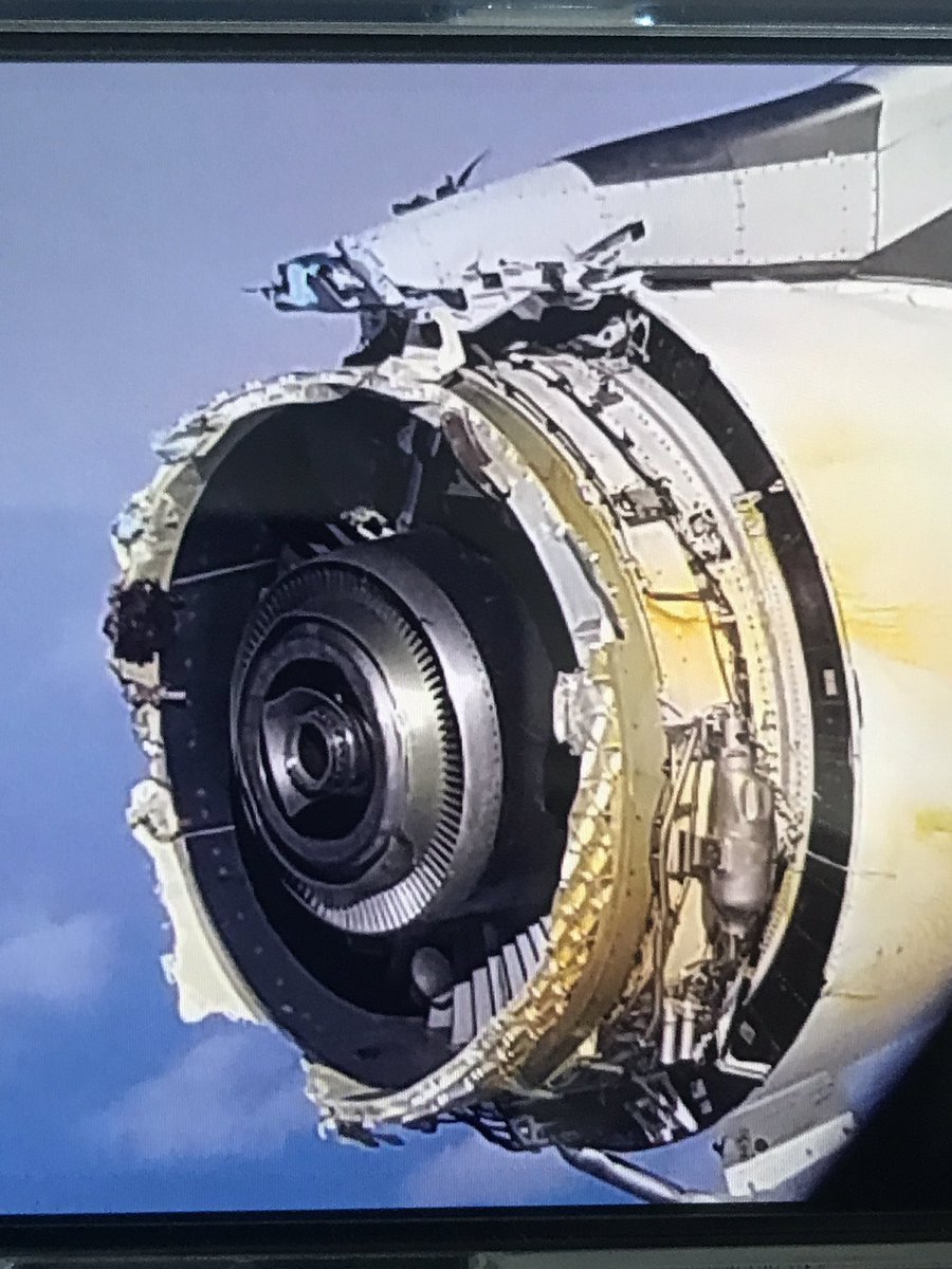 Exploded the engine of the largest passenger aircraft (A380) - Airplane, Incident, Video, Longpost