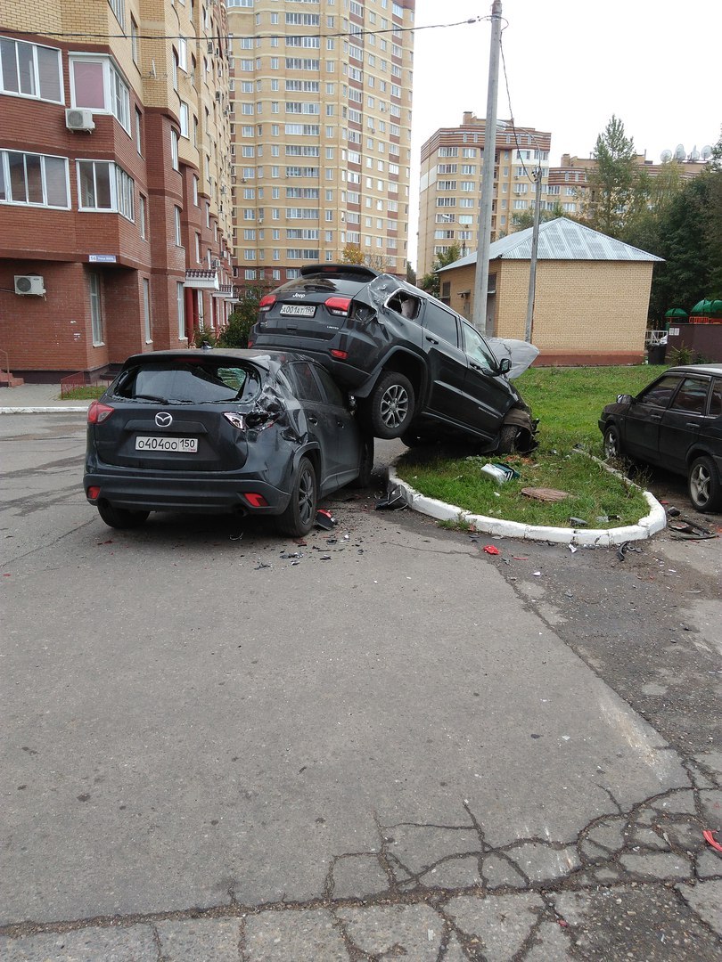 В Можайске водитель на джипе протаранил четыре авто - Моё, Авария, Пьяный водитель, ДТП, Длиннопост