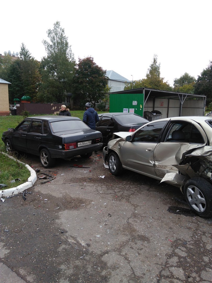 Jeep driver rammed four cars in Mozhaisk - My, Crash, Drunk Driver, Road accident, Longpost