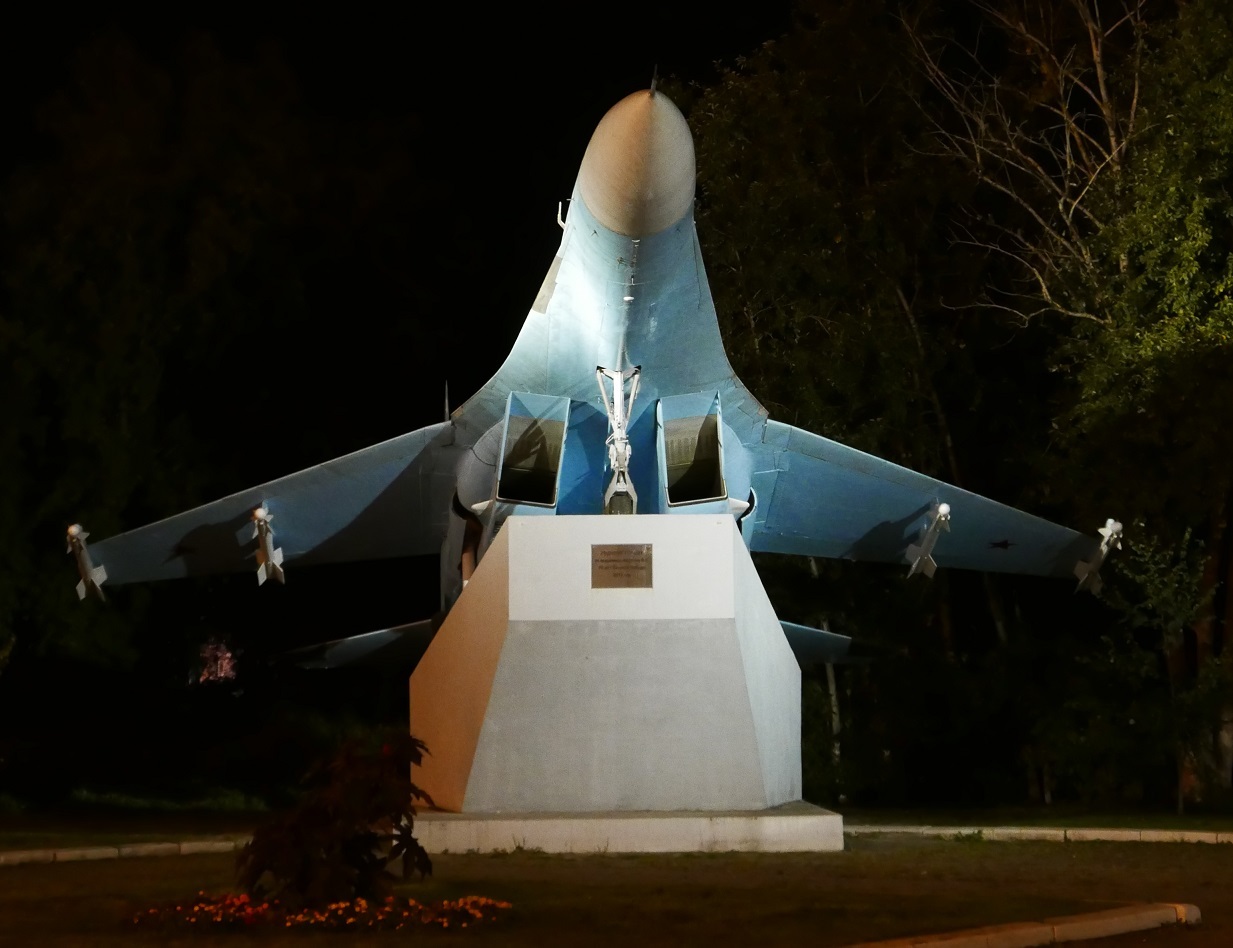 Fighter Su-27 on Lenin Square in Noginsk near Moscow with illumination at night - Longpost, Aviation, Fighter, Monument, Su-27, Airplane, Moscow region, The photo, Noginsk, My
