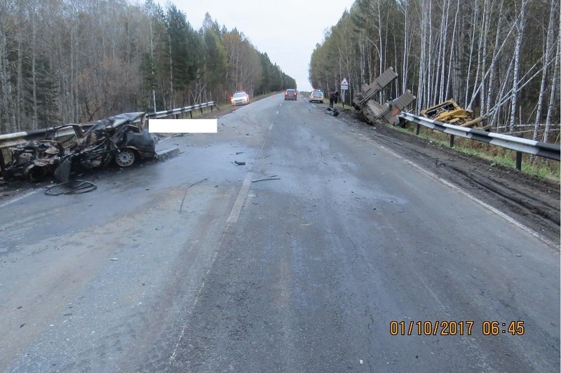 The car drove into the oncoming lane and collided with a truck, two people were killed - My, Kurgan region, news, Crash, Road accident, Track, The dead