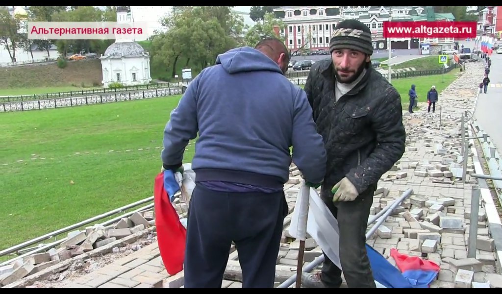 Guest workers abused the flag of Russia in Sergiev Posad - news, Flag, Flag of Russia, Guest workers